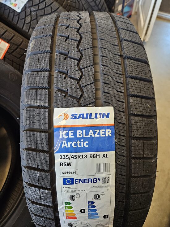 235/45R18 Sailun Arctic 