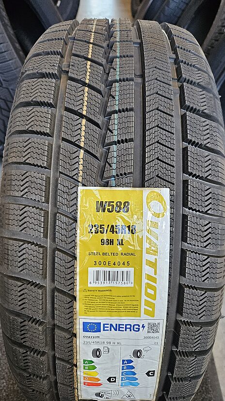235/45R18 Ovation W588