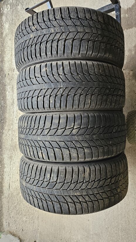 225/50R17 Triangle PL01 