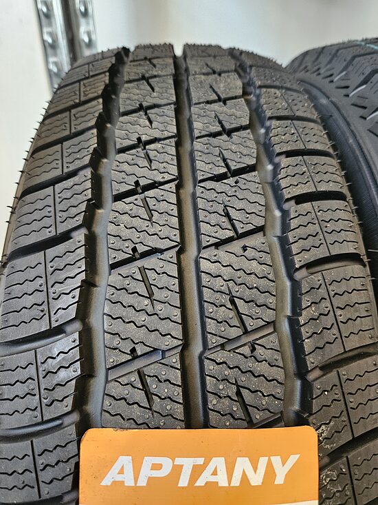 195/70R15C Aptany RW103