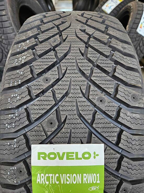 225/50R17 Rovelo 