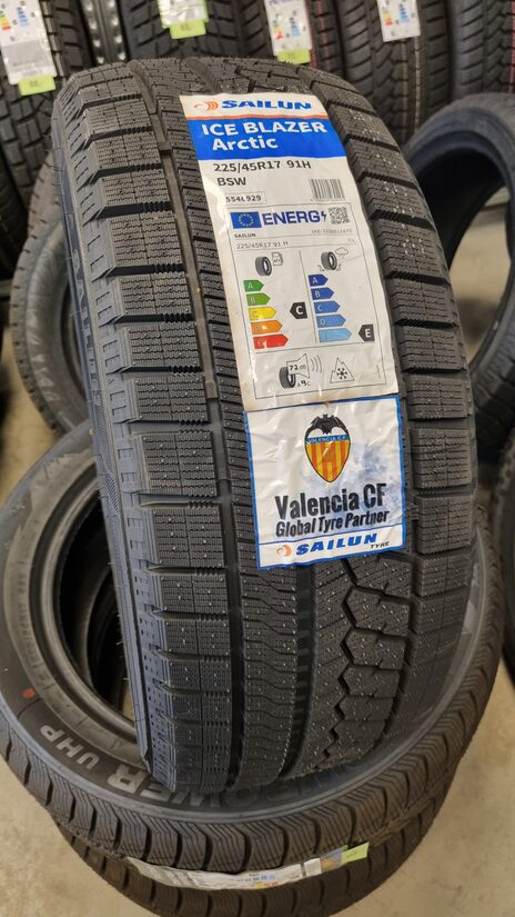 225/45R17 Sailun Arctic