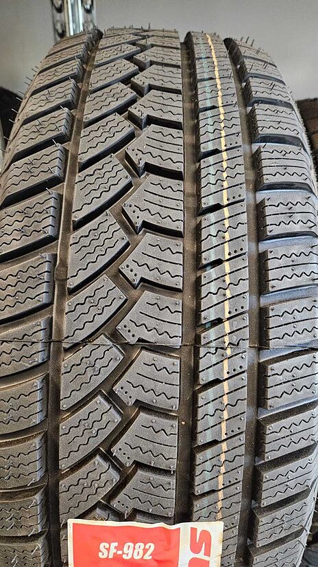 215/60R16 Sunfull SF982